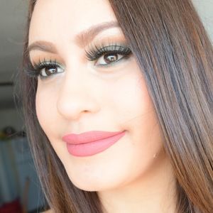 Meet your Posher, Adela